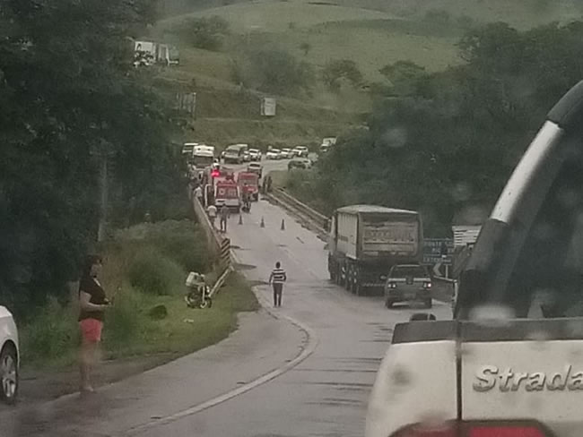 URGENTE: carro cai da Ponte dos Buenos entre Varginha e Elói Mendes - Varginha Online