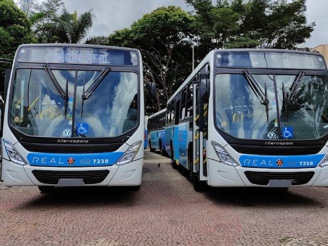 Com ônibus 'repaginados', nova empresa de transporte público tem 1º dia  útil de operação em Varginha, Sul de Minas